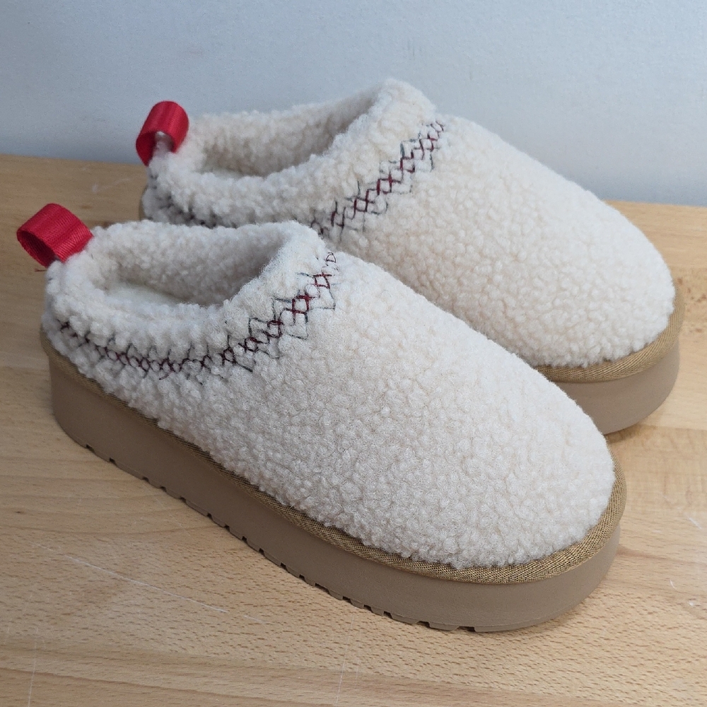 Ccocci Trdailte Cozy Cream Shoes with Red Accents 7.5 Platform